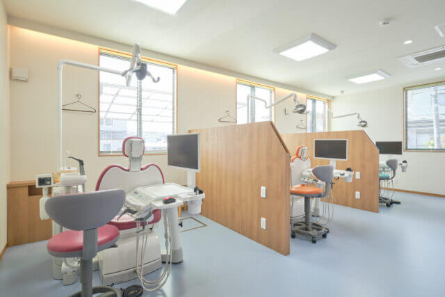 金属アレルギーにも配慮した治療体制